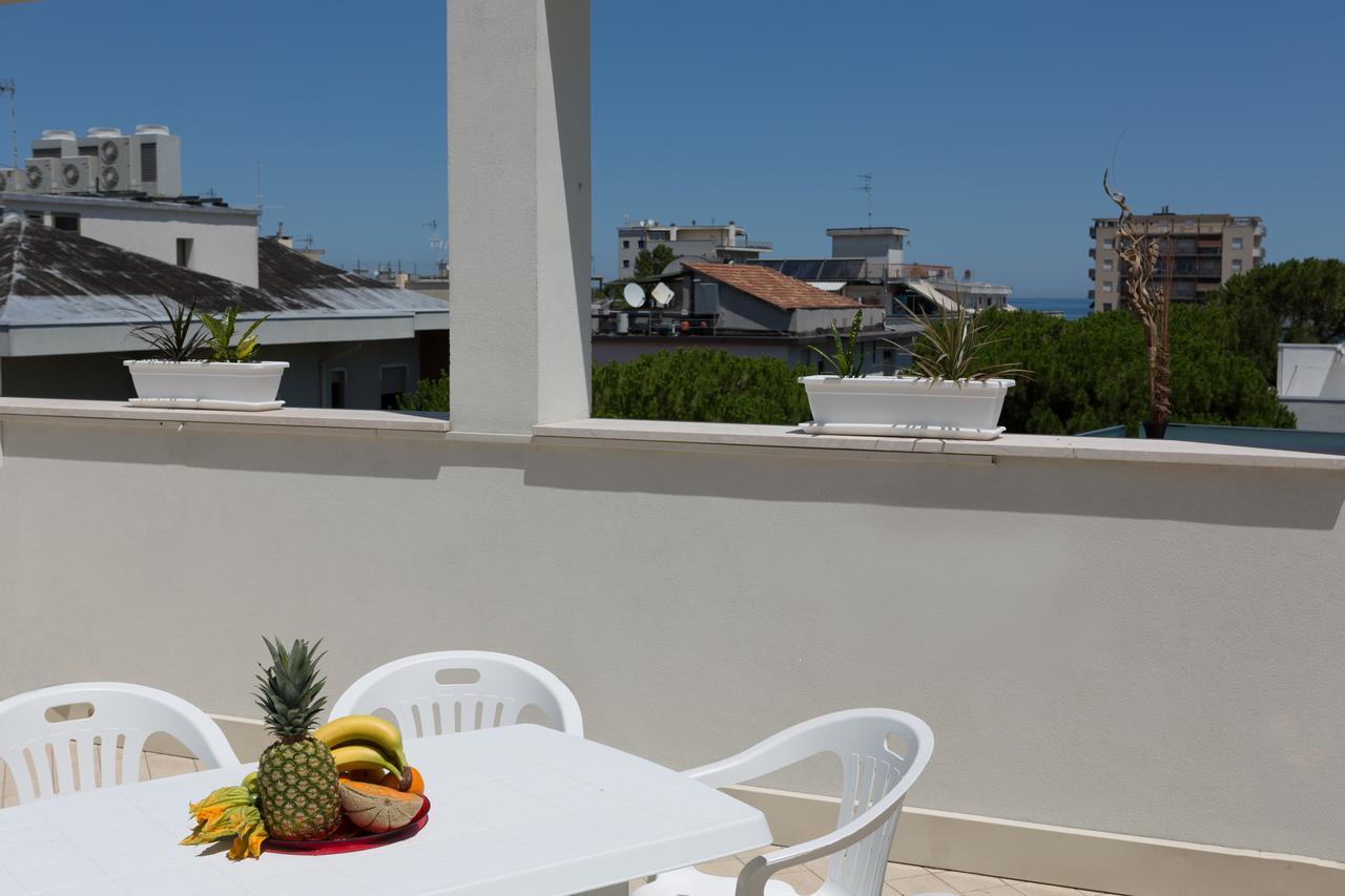 Residence Perla Verde Riccione Esterno foto
